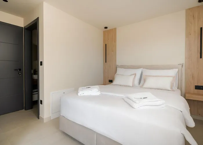 Luxury Helena With Heated Pool Villa *